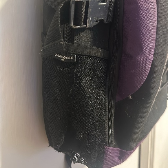 GUC: Samsonite travel backpack with comfort  padding, purple accents - Picture 3 of 6